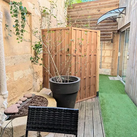 아파트 Grand Avec Terrasse Au Jardin Public *